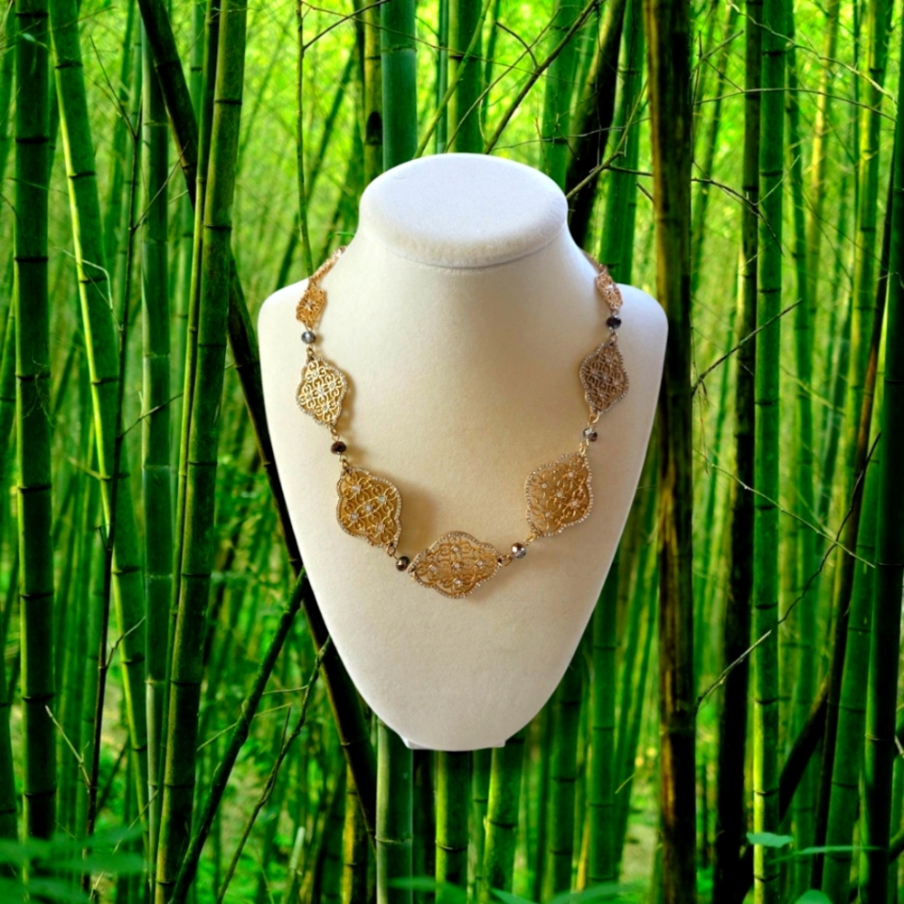 Lonna & Lilly | NWT Gold Tone Filigree Crystal Quatrefoil Station Necklace